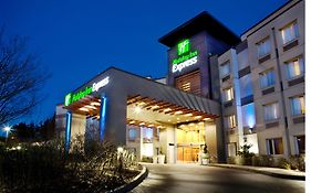 Holiday Inn Express & Suites Langley By Ihg